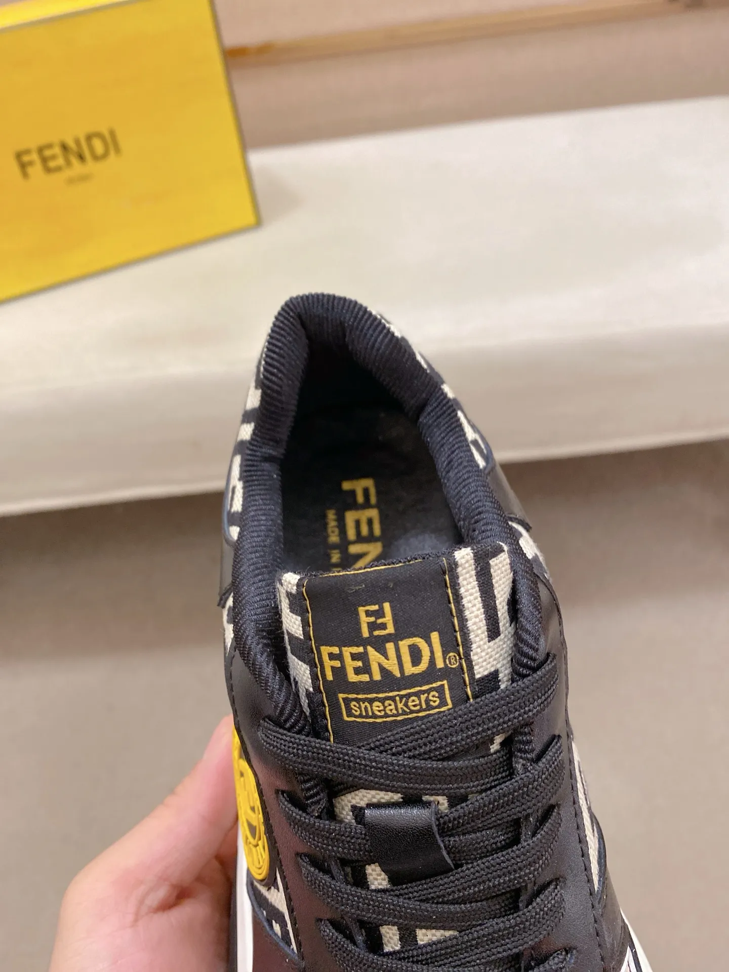 Men's shoes 💰 462💰 (fendi) New style 👊🏻 upper 🇮🇹 imported cowhide fabric 🇩🇪 lining imported sheepskin lining. The original outsole is molded to highlight the identity of every man, and the upper foot is elegant and stable🚶🏻🚶🏻The high-end custom counters reproduce the original version📯No matter the wind or rain, the shoe last remains unchanged and can withstand the verification of time🔍️,🔵 Size: 38-44